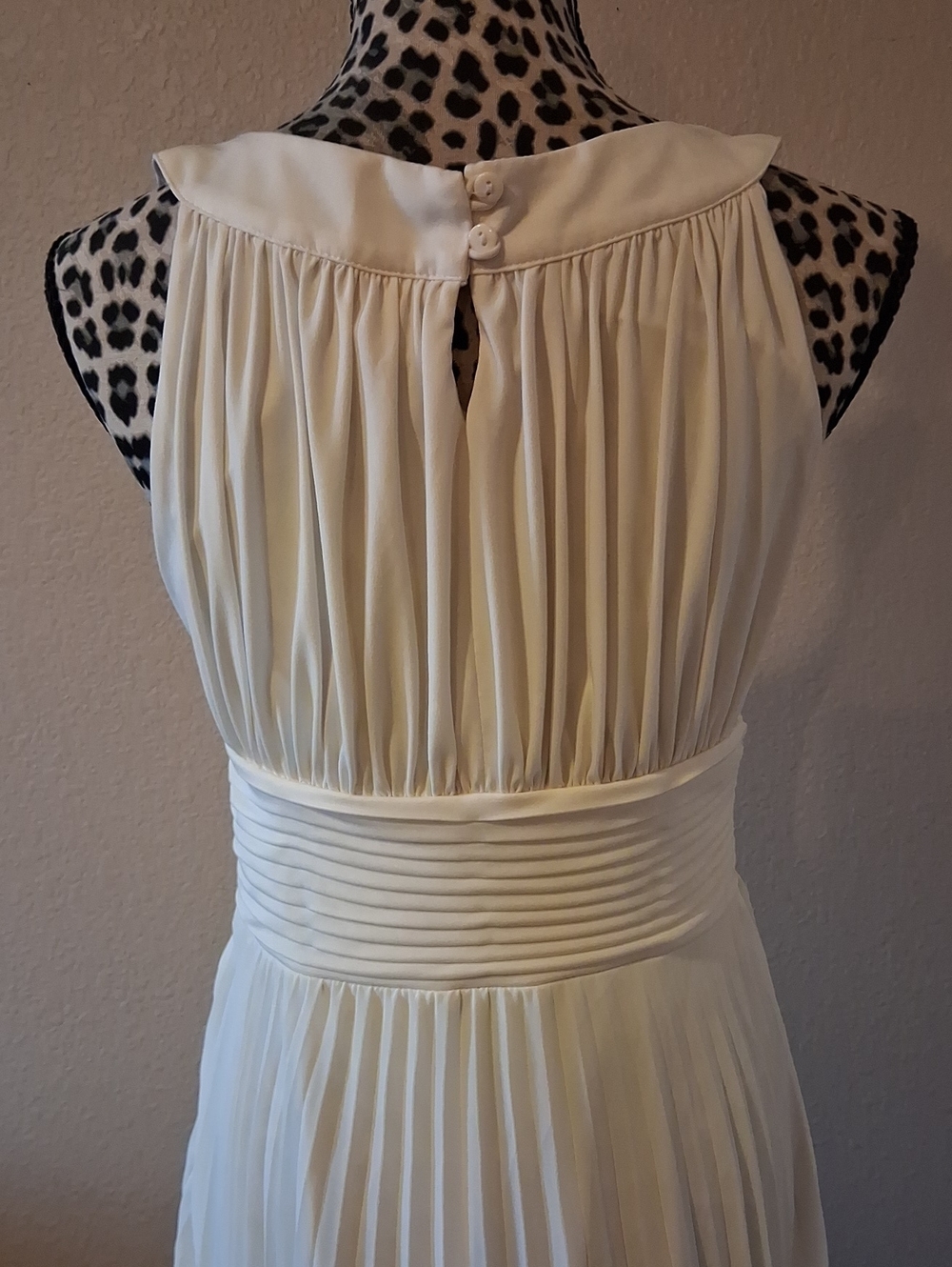 Signature by Sangria White Marilyn Monroe Pleated High-Low Halter Dress. 10 - Picture 5 of 9
